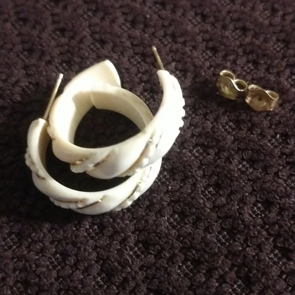 Genuine Ivory & 14 karat gold hoop earrings w/ gold ribboning, posts & backings - Picture 4 of 8